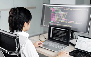 伊川 api php源码,下载的php源码怎么运行呢？